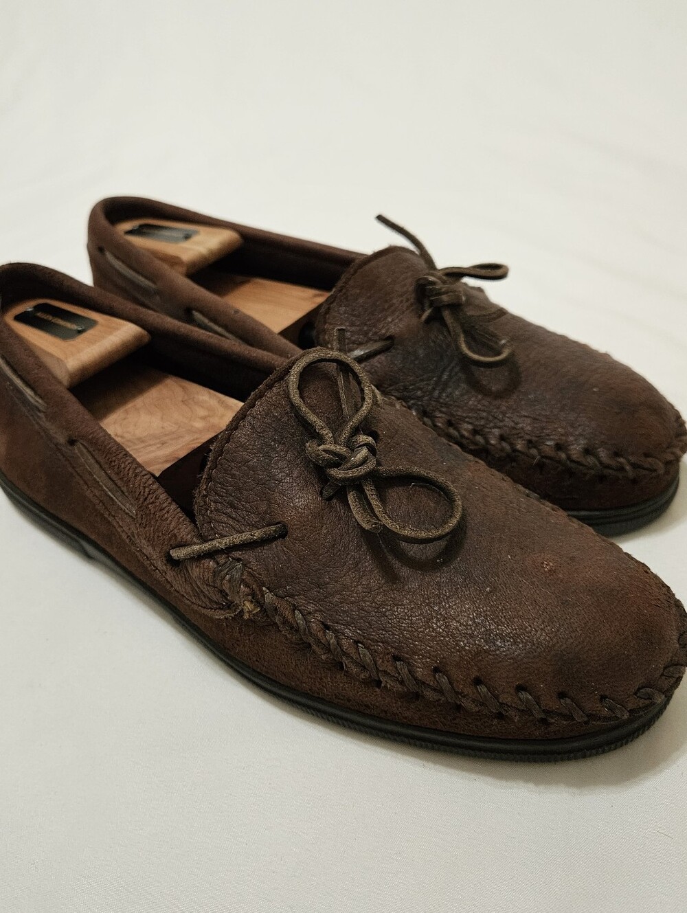 Minnetonka Moosehide Classic Shoes Men's Size 10.5 Moccasins Brown
